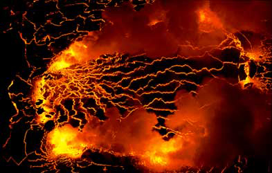 A closer view of the Nyiragongo lava lake (weblo.com)