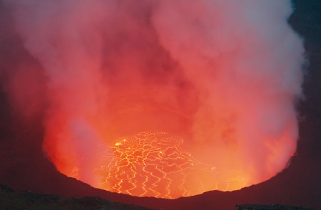 View of the lava lake at night (decadevolcano.net)