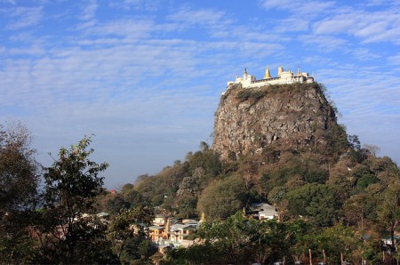 Mount Popa (Yewco Kootnikoff) Mount Popa (Yewco Kootnikoff)